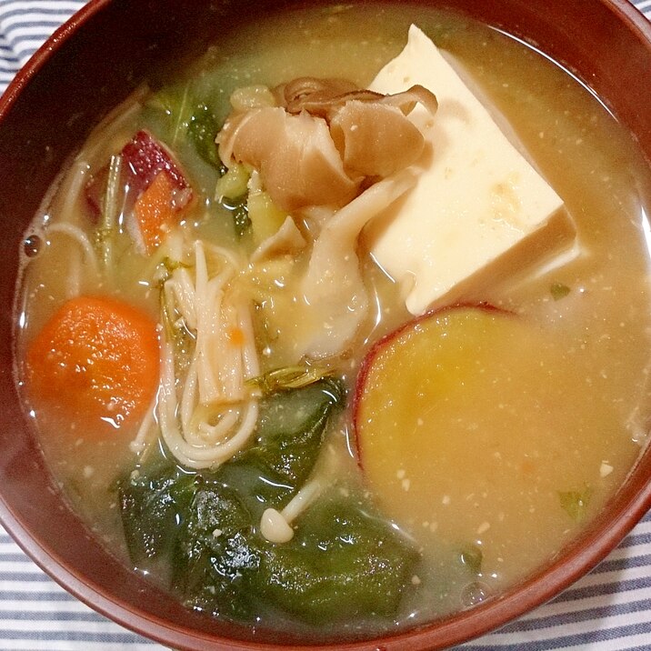 さつま芋と絹ごし豆腐と塩蔵わかめの味噌汁(圧力鍋)